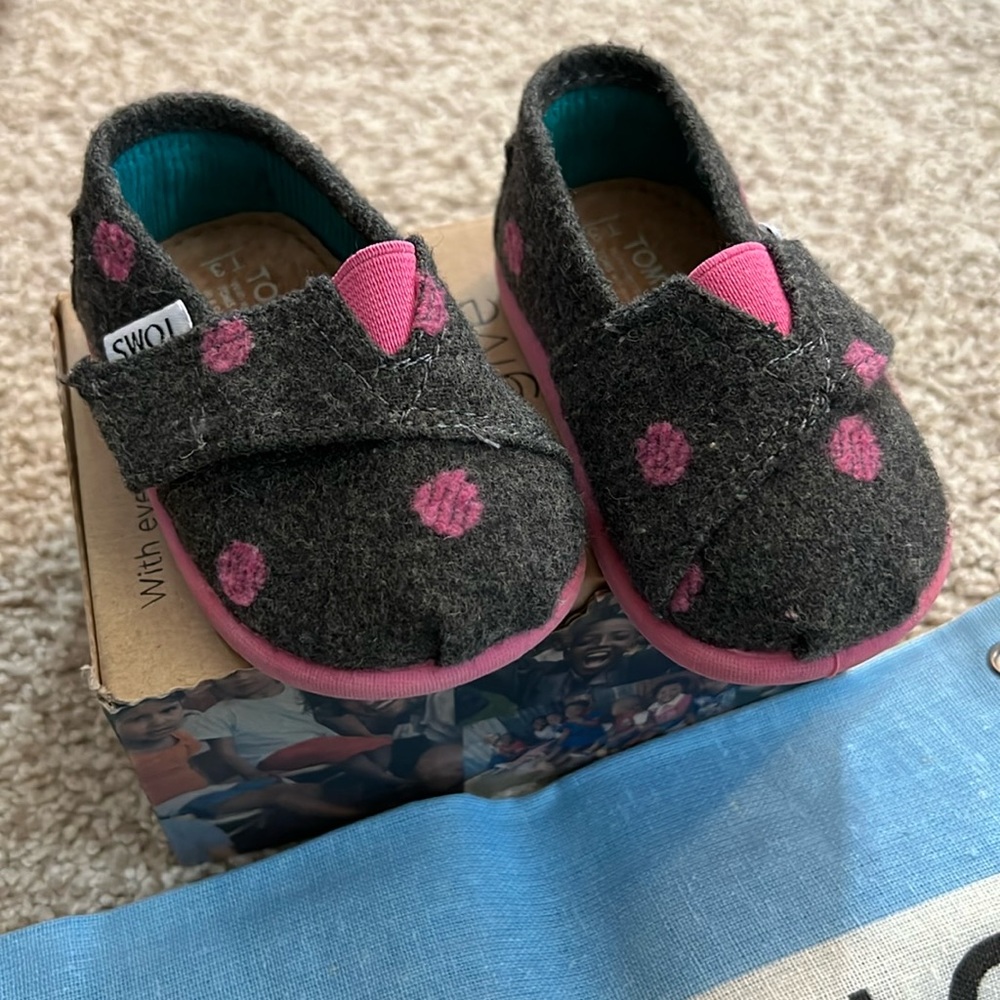 TOMS EUC tiny wool dot classic. (Little) Girls size 3. ADORABLE